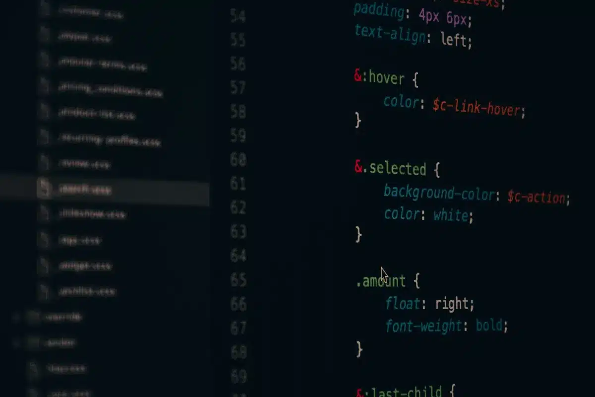 HTML- en CSS-code van een eerste website in een editor