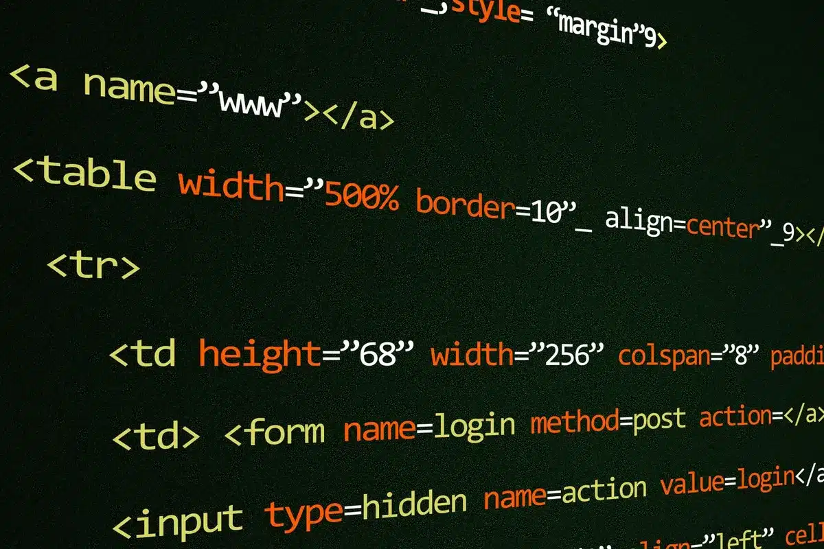HTML-code op een computerscherm tijdens het bouwen van een website